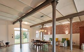 Re~Barn - Modern Country Stay